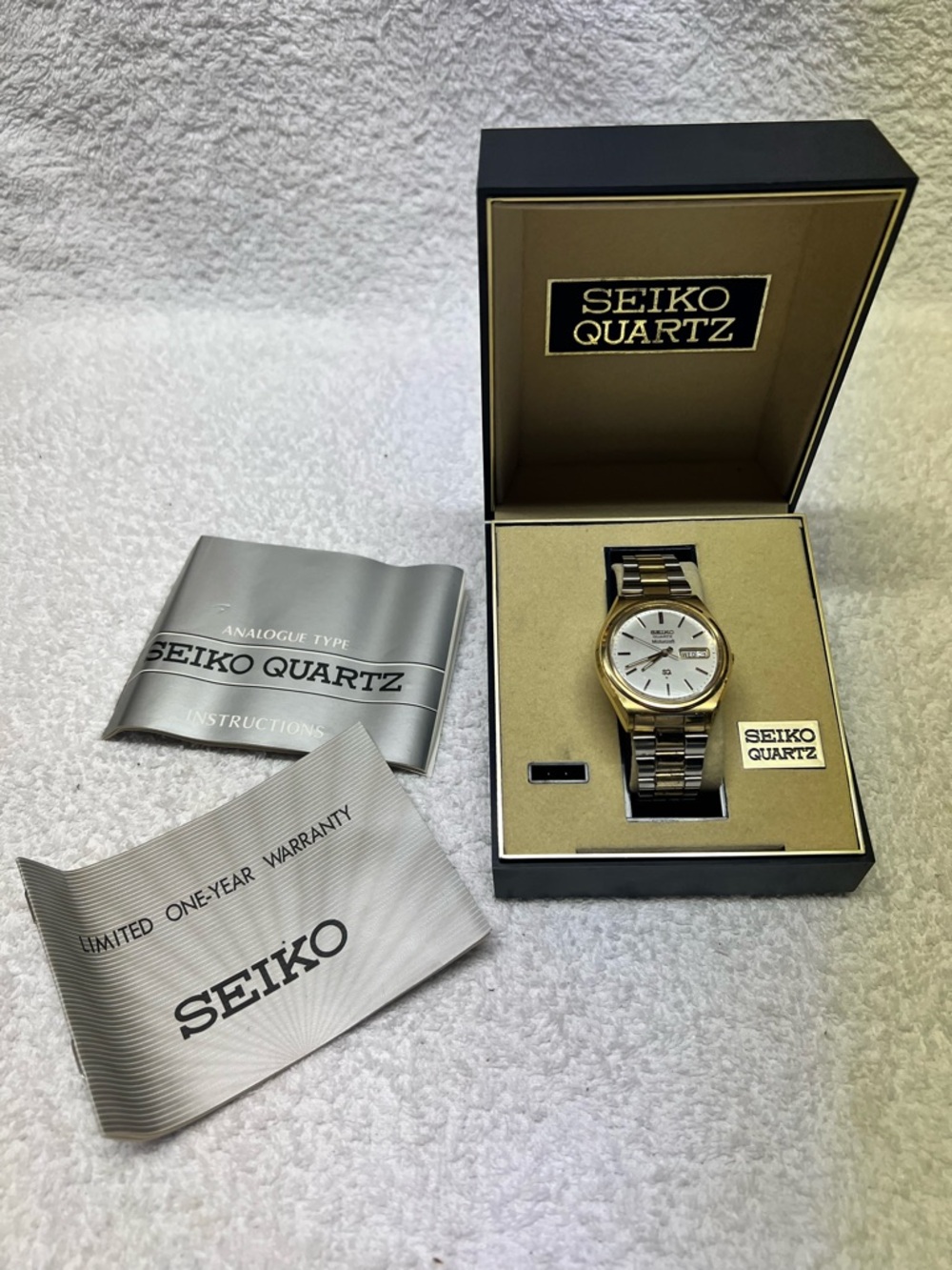 Vintage Seiko Quartz Bracelet Watch - Gold & Silver. With box and instructions